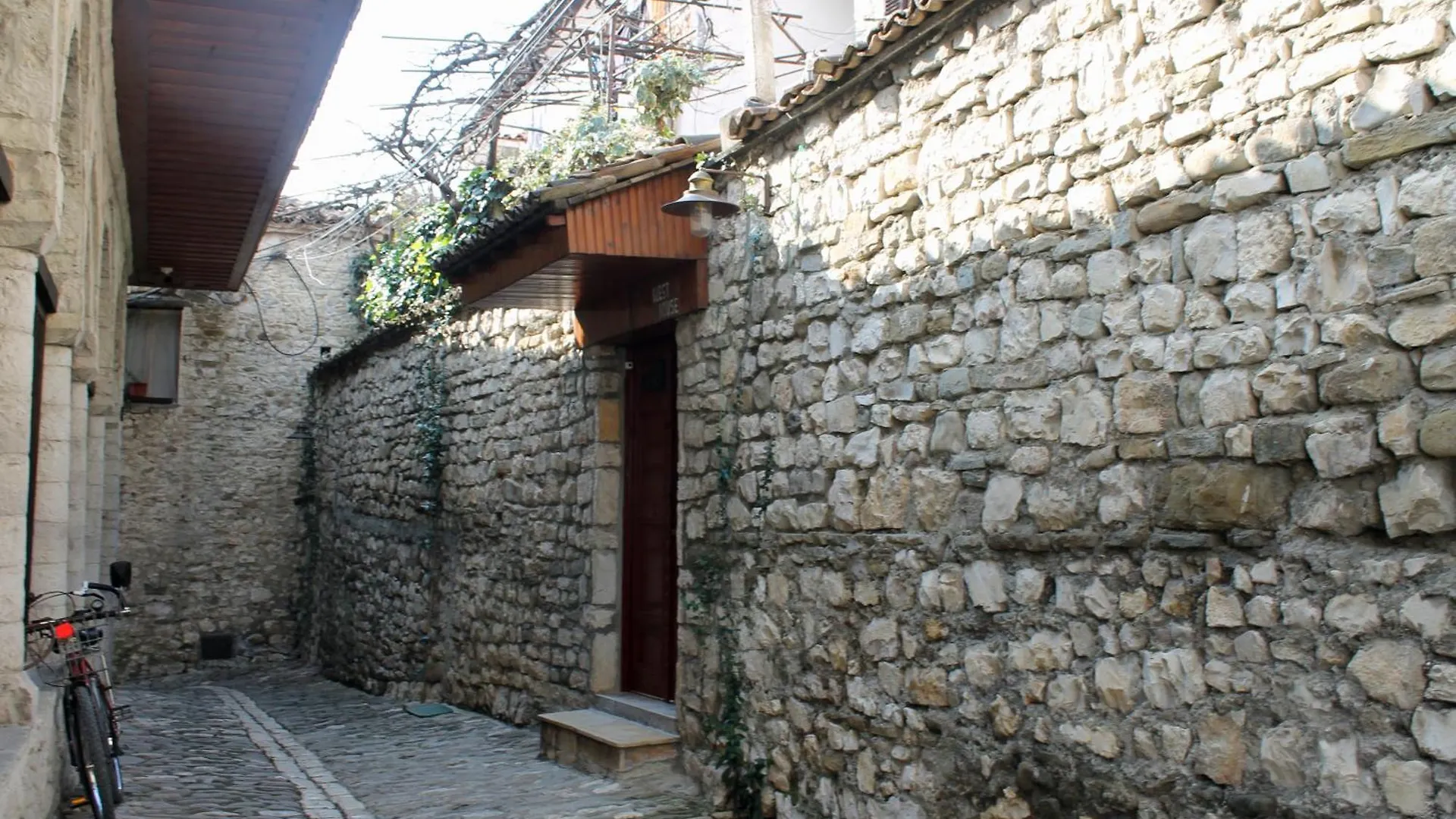 Tomor Shehu Guest House Berati Albânia